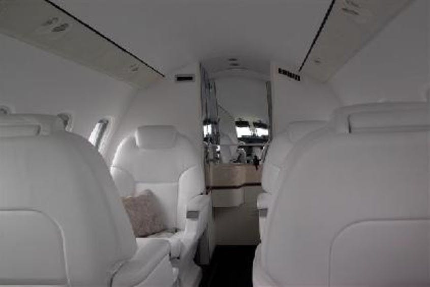 Piaggio-P180-Avanti-PrivateFly-AA1021