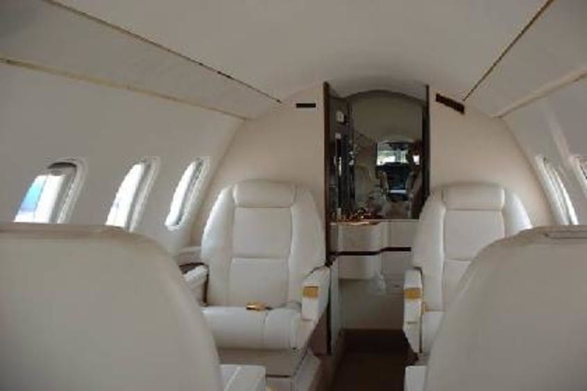 Piaggio-P180-Avanti-PrivateFly-AA1058