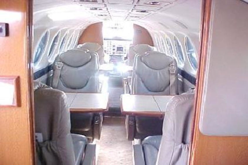 Beech-BE350-KingAir-PrivateFly-AA1054