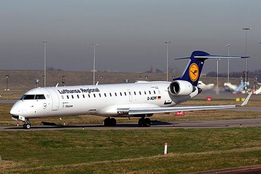 Canadair-Regional-Jet-CRJ700-PrivateFly-AA1453